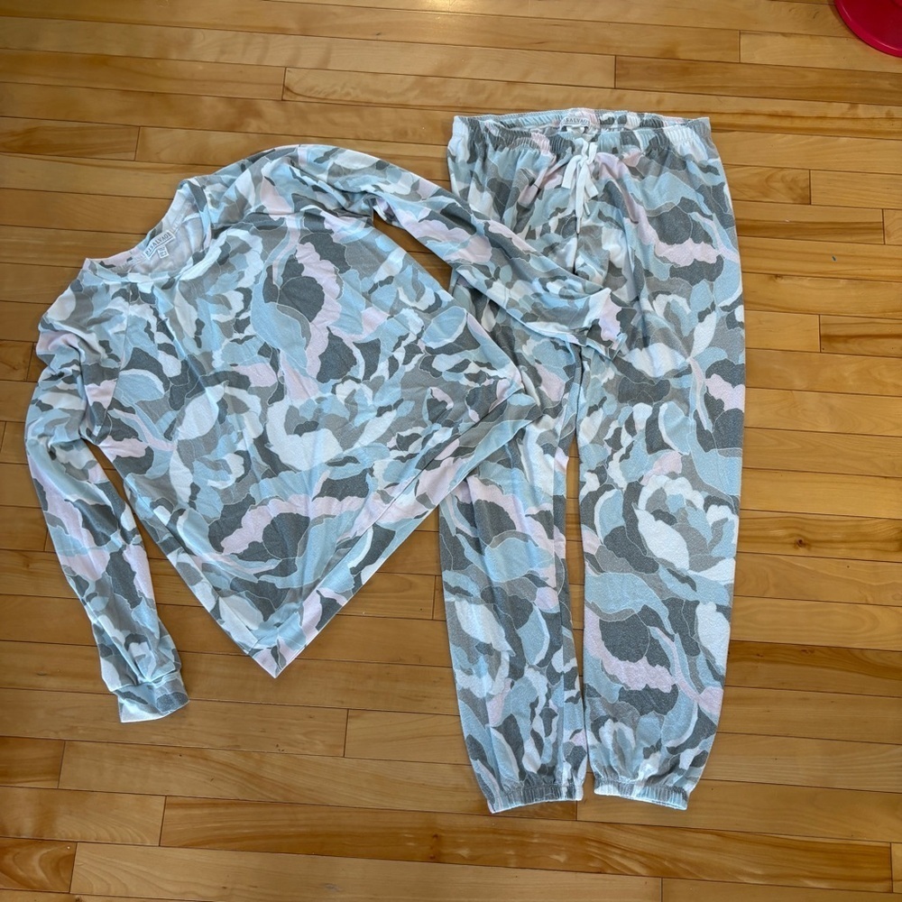P.J. Salvage Pajama Set Women's Size L winter pollar bear comfy cozy 2 piece set